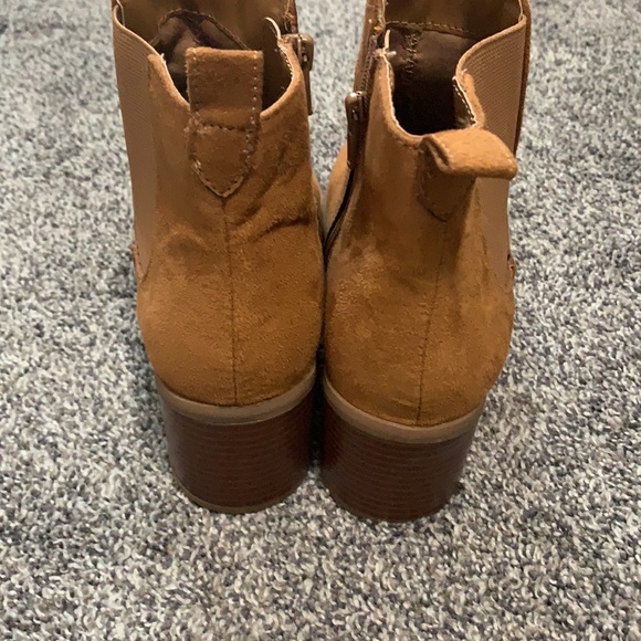 Gap Chelsea Block Heel Bootie - Picture 2 of 3